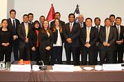 Perú y Chile colaboran bilateralmente para avanzar en la electrificación rural con sistemas fotovoltaicos.